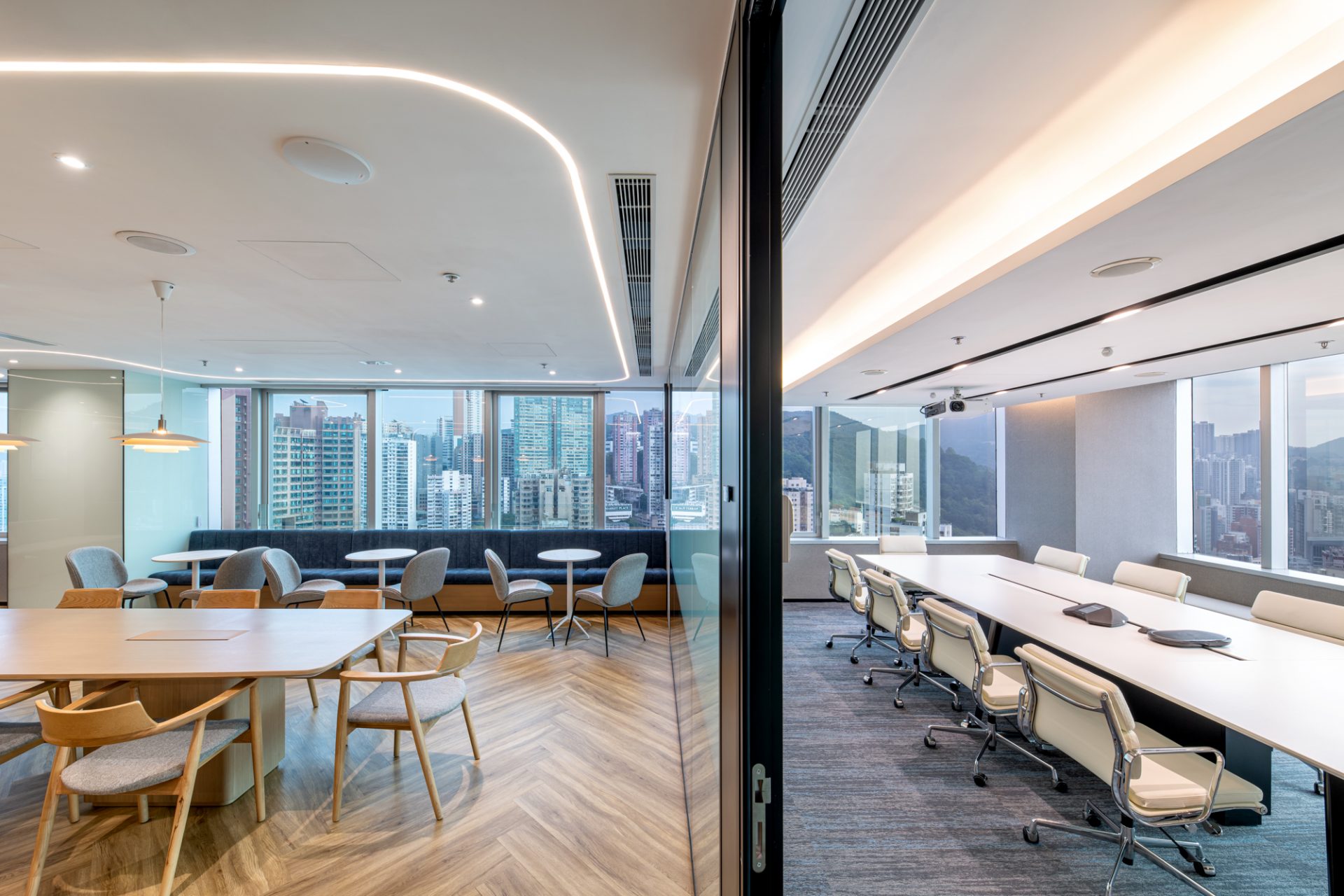 Enclosed meeting-room design in an office