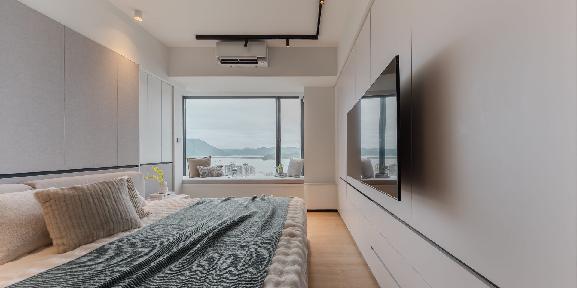Double Cove — principal bedroom facing a TV wall and waterfront view