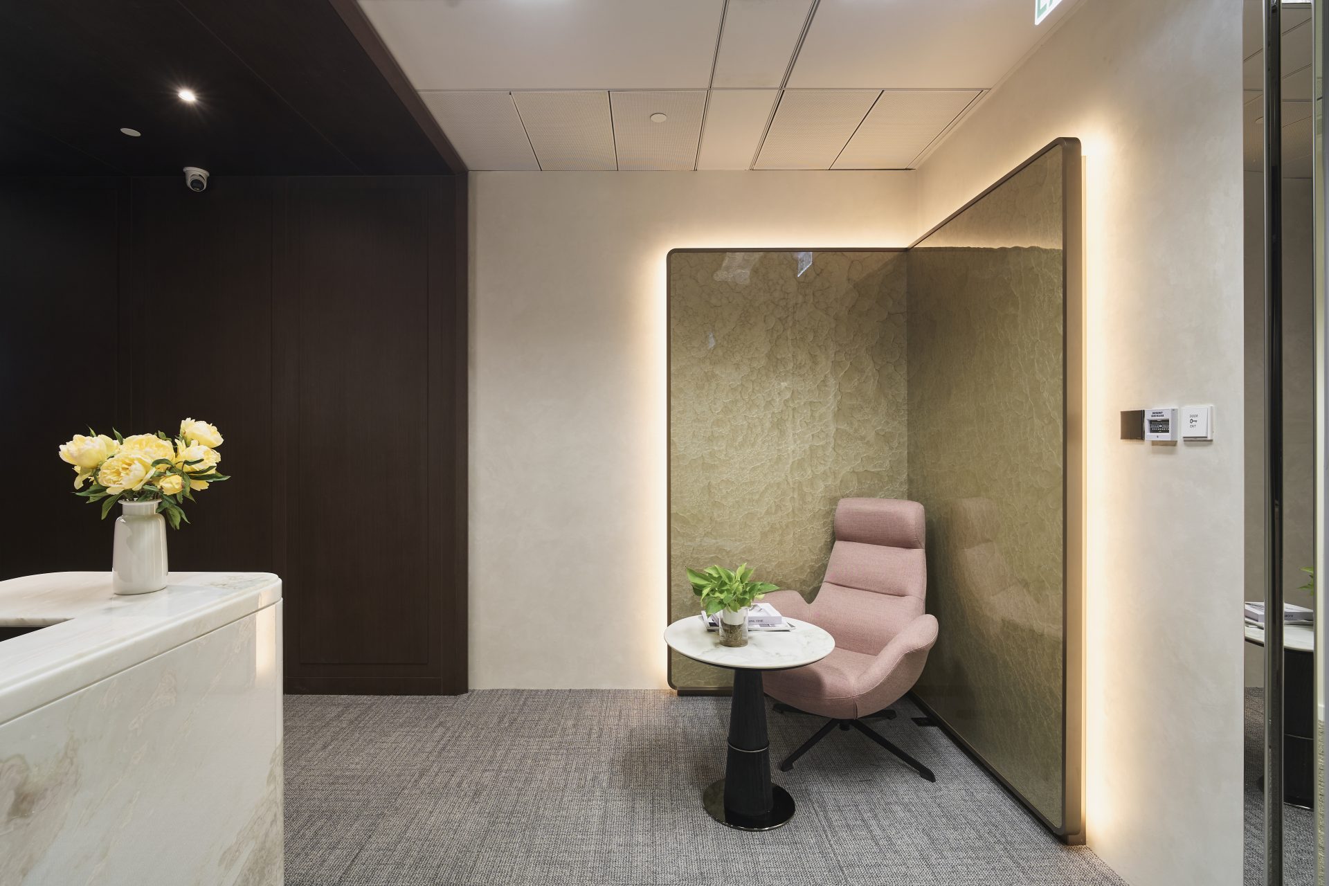 Office in IFC — project space 8