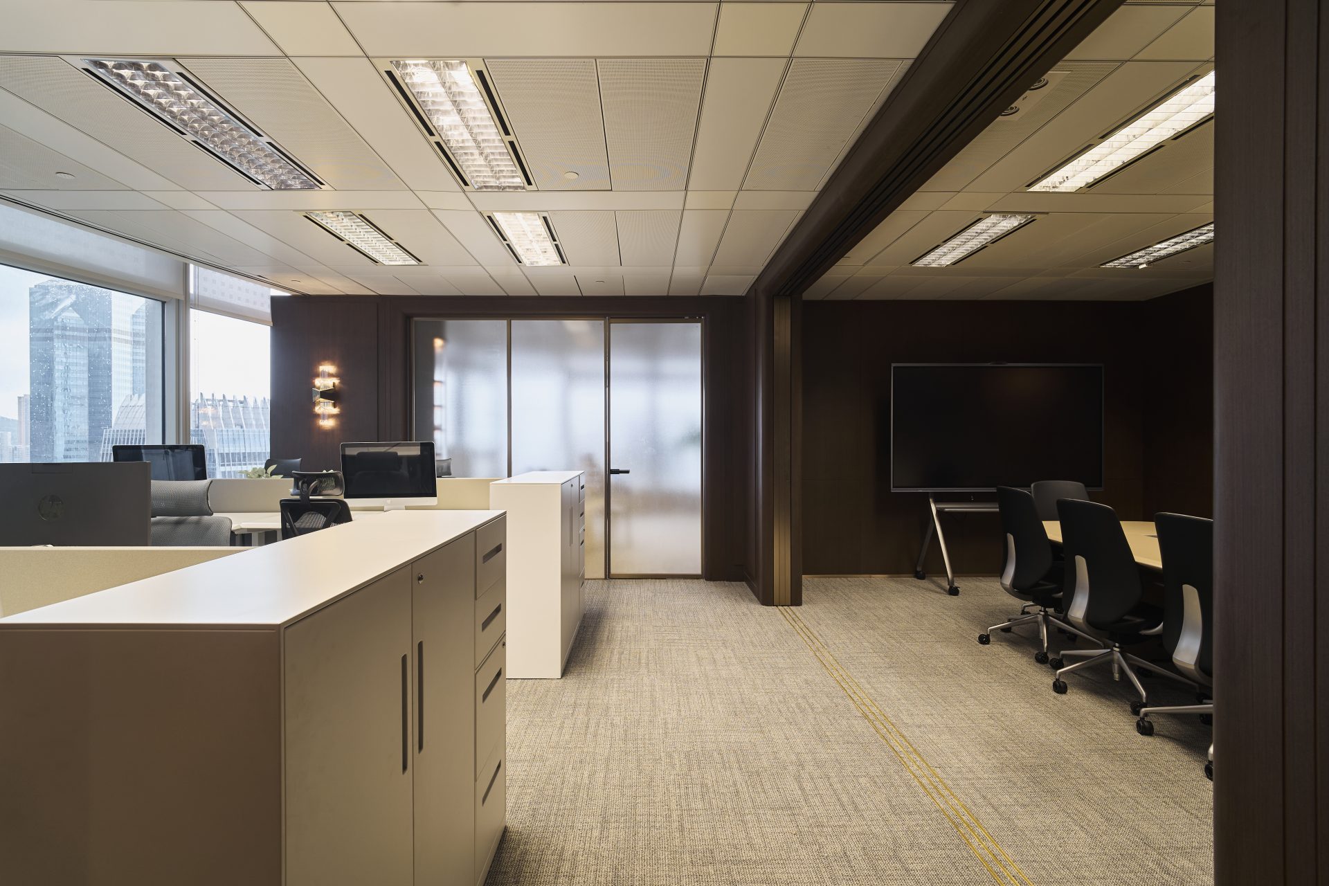Office in IFC — project space 11